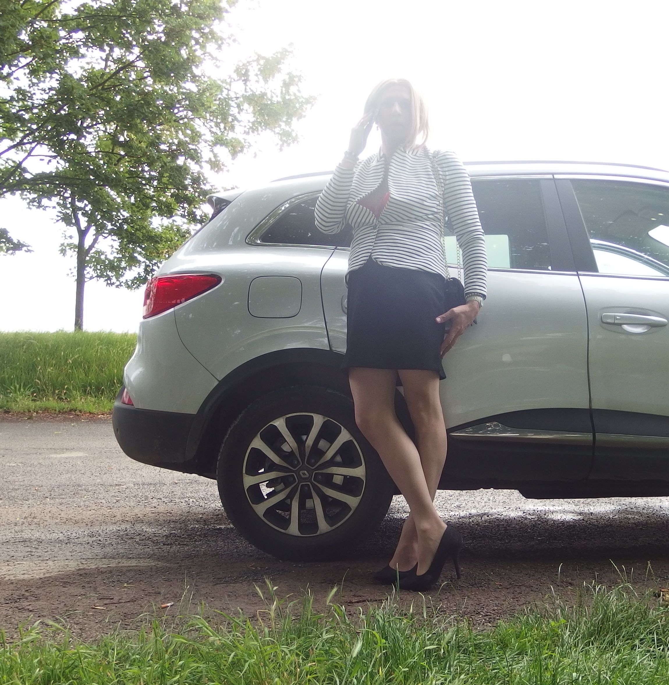F taxi 1 com Une jeune métisse asiatique experte de la fellation